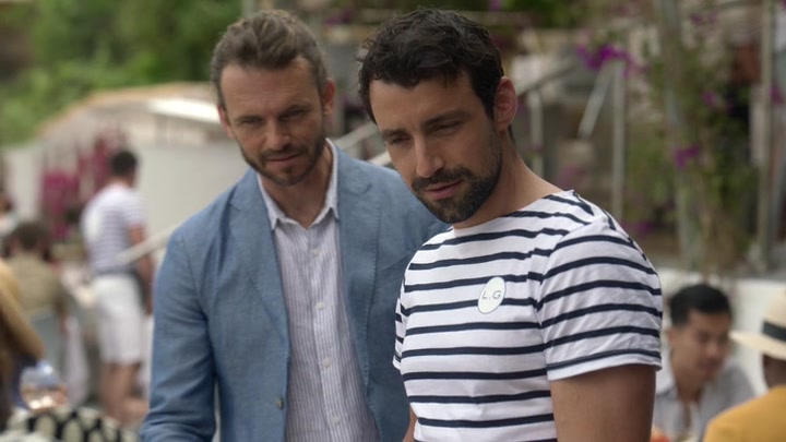 Emily_in_Paris_S02E02_WEBRip_x264-ION10_0734.jpg