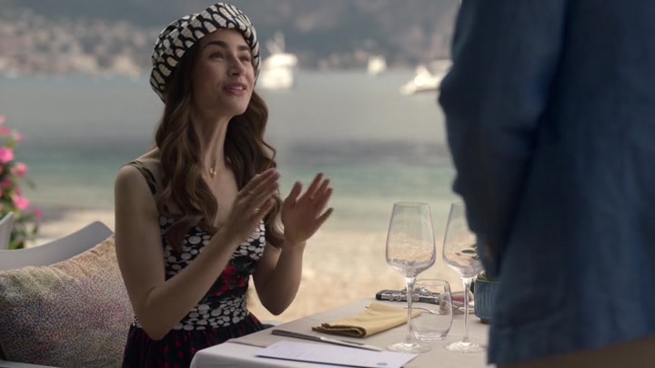 Emily_in_Paris_S02E02_WEBRip_x264-ION10_0743.jpg
