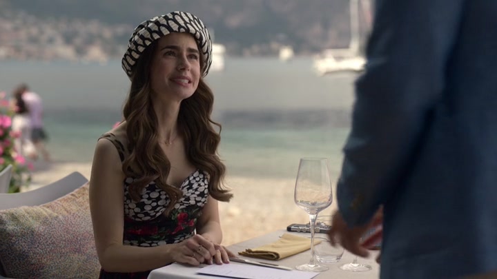 Emily_in_Paris_S02E02_WEBRip_x264-ION10_0762.jpg