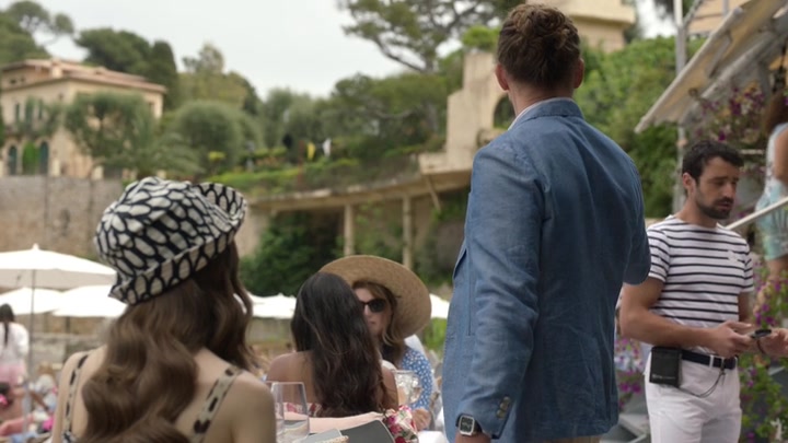 Emily_in_Paris_S02E02_WEBRip_x264-ION10_0763.jpg