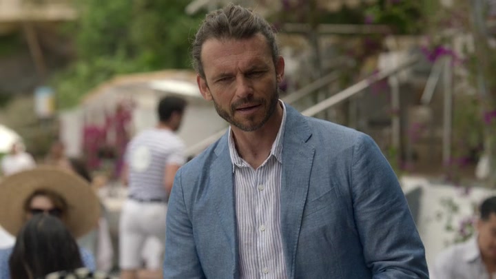 Emily_in_Paris_S02E02_WEBRip_x264-ION10_0773.jpg