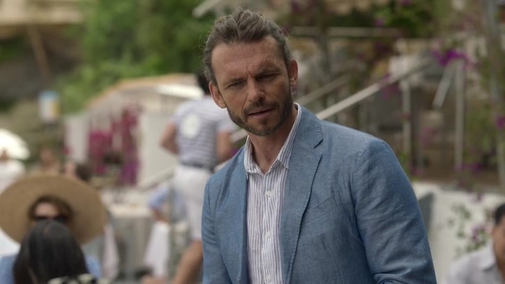 Emily_in_Paris_S02E02_WEBRip_x264-ION10_0774.jpg
