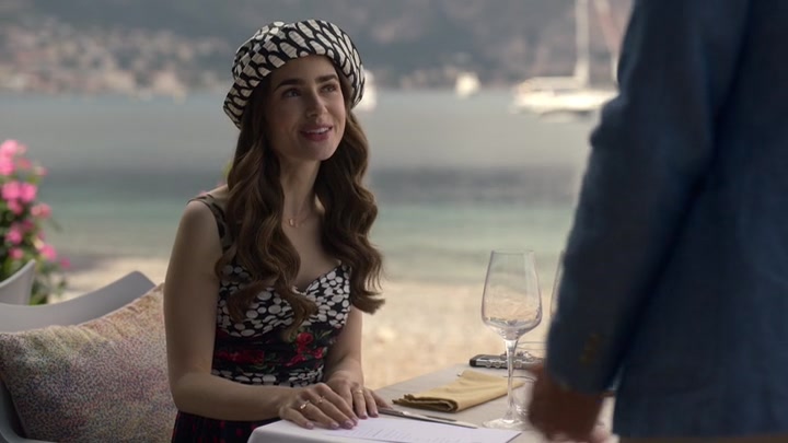 Emily_in_Paris_S02E02_WEBRip_x264-ION10_0781.jpg
