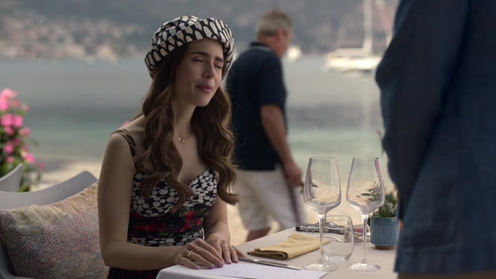 Emily_in_Paris_S02E02_WEBRip_x264-ION10_0786.jpg