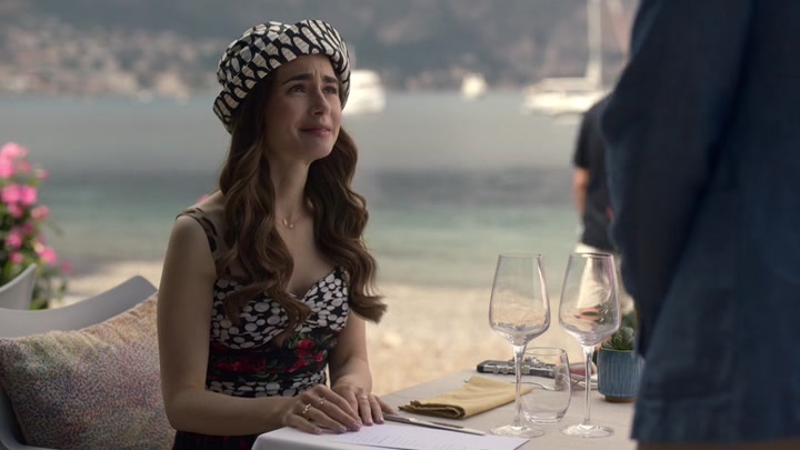 Emily_in_Paris_S02E02_WEBRip_x264-ION10_0788.jpg