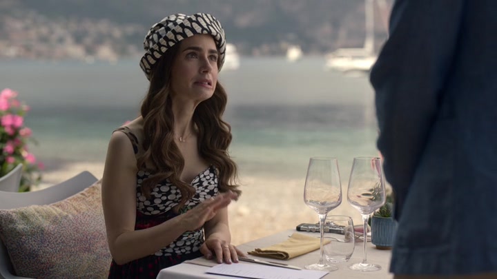Emily_in_Paris_S02E02_WEBRip_x264-ION10_0789.jpg