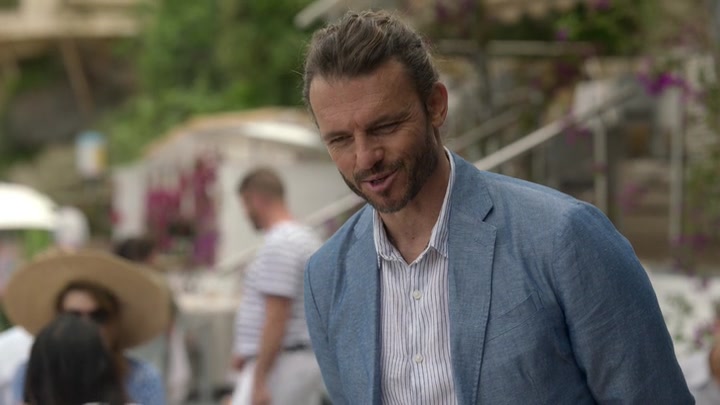 Emily_in_Paris_S02E02_WEBRip_x264-ION10_0795.jpg