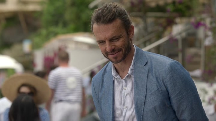 Emily_in_Paris_S02E02_WEBRip_x264-ION10_0796.jpg