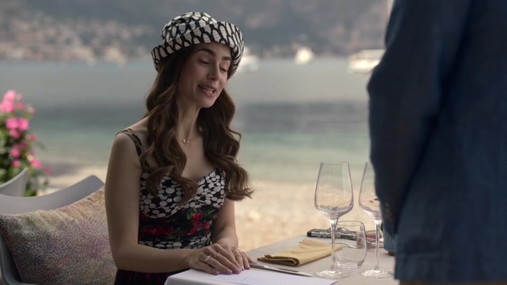 Emily_in_Paris_S02E02_WEBRip_x264-ION10_0799.jpg