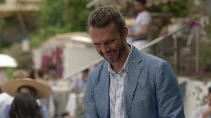 Emily_in_Paris_S02E02_WEBRip_x264-ION10_0802.jpg