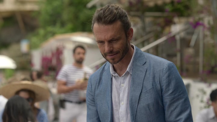 Emily_in_Paris_S02E02_WEBRip_x264-ION10_0807.jpg