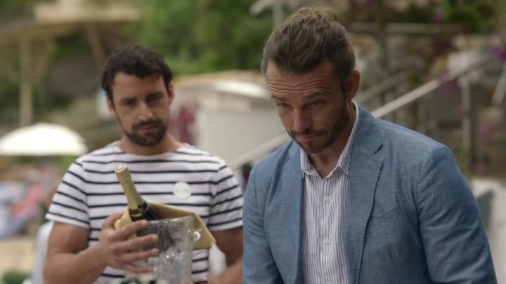 Emily_in_Paris_S02E02_WEBRip_x264-ION10_0815.jpg
