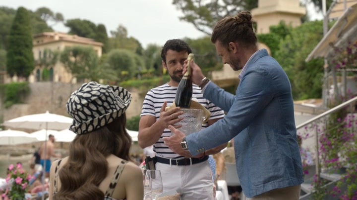 Emily_in_Paris_S02E02_WEBRip_x264-ION10_0822.jpg Emily_in_Paris_S02E02_WEBRip_x264-ION10_0822.jpg