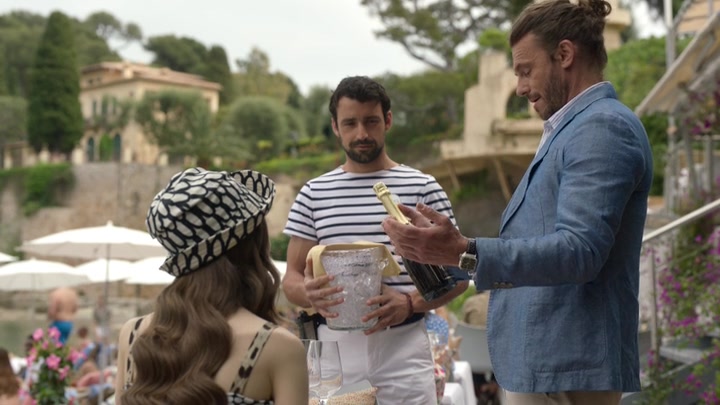 Emily_in_Paris_S02E02_WEBRip_x264-ION10_0836.jpg Emily_in_Paris_S02E02_WEBRip_x264-ION10_0836.jpg