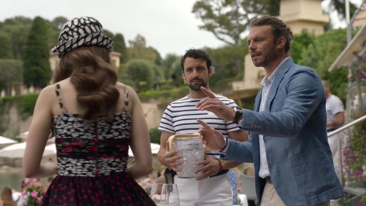 Emily_in_Paris_S02E02_WEBRip_x264-ION10_0852.jpg