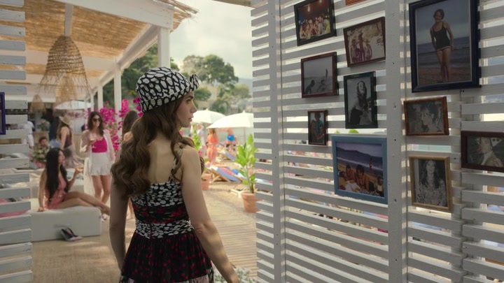 Emily_in_Paris_S02E02_WEBRip_x264-ION10_0906.jpg Emily_in_Paris_S02E02_WEBRip_x264-ION10_0906.jpg
