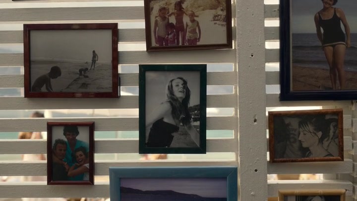 Emily_in_Paris_S02E02_WEBRip_x264-ION10_0914.jpg