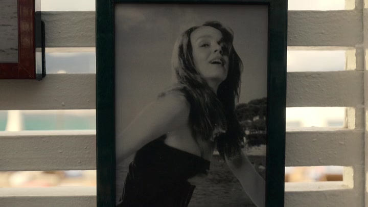 Emily_in_Paris_S02E02_WEBRip_x264-ION10_0923.jpg