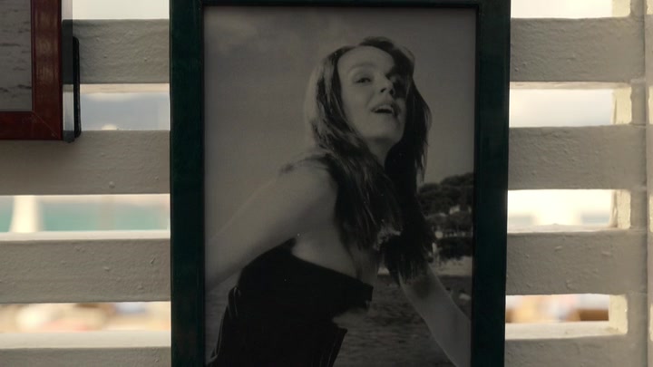 Emily_in_Paris_S02E02_WEBRip_x264-ION10_0924.jpg