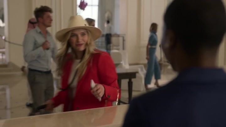 Emily_in_Paris_S02E02_WEBRip_x264-ION10_0955.jpg