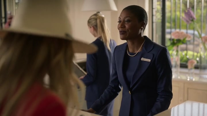 Emily_in_Paris_S02E02_WEBRip_x264-ION10_0961.jpg