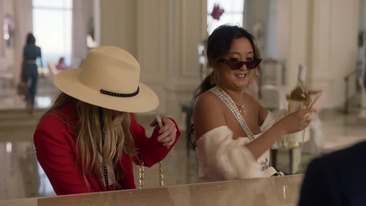 Emily_in_Paris_S02E02_WEBRip_x264-ION10_0963.jpg Emily_in_Paris_S02E02_WEBRip_x264-ION10_0963.jpg