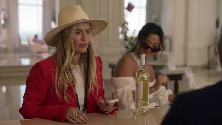 Emily_in_Paris_S02E02_WEBRip_x264-ION10_0973.jpg