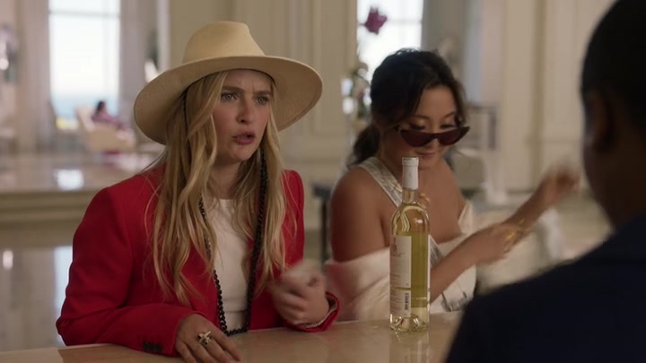 Emily_in_Paris_S02E02_WEBRip_x264-ION10_0976.jpg