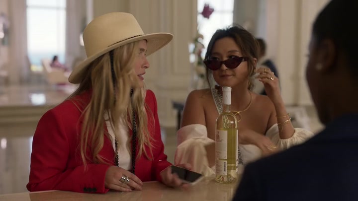 Emily_in_Paris_S02E02_WEBRip_x264-ION10_0978.jpg Emily_in_Paris_S02E02_WEBRip_x264-ION10_0978.jpg