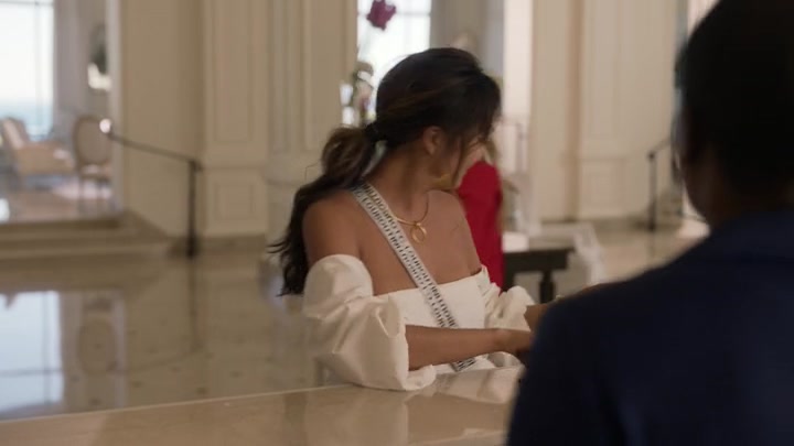 Emily_in_Paris_S02E02_WEBRip_x264-ION10_0987.jpg