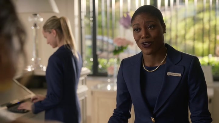 Emily_in_Paris_S02E02_WEBRip_x264-ION10_0994.jpg
