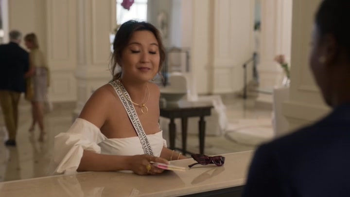 Emily_in_Paris_S02E02_WEBRip_x264-ION10_0999.jpg