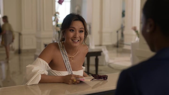 Emily_in_Paris_S02E02_WEBRip_x264-ION10_1001.jpg