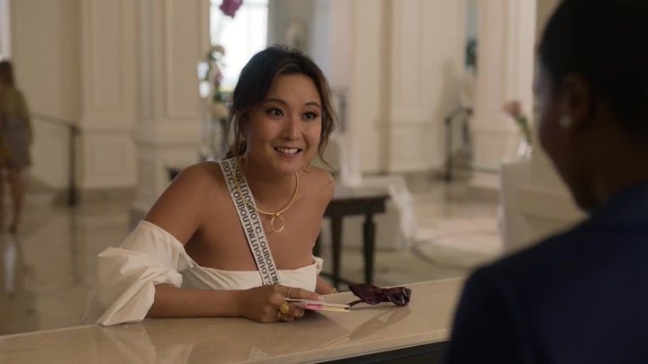 Emily_in_Paris_S02E02_WEBRip_x264-ION10_1002.jpg