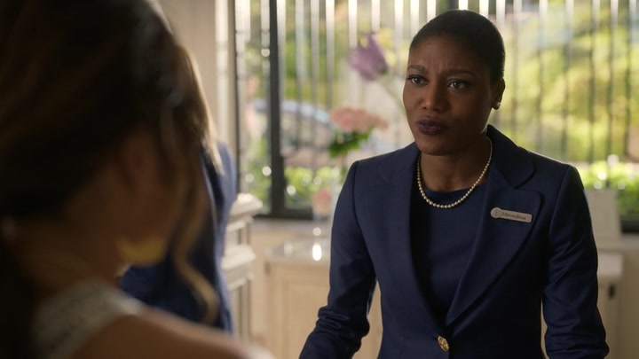 Emily_in_Paris_S02E02_WEBRip_x264-ION10_1004.jpg