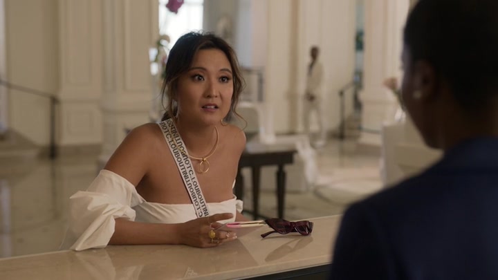 Emily_in_Paris_S02E02_WEBRip_x264-ION10_1006.jpg
