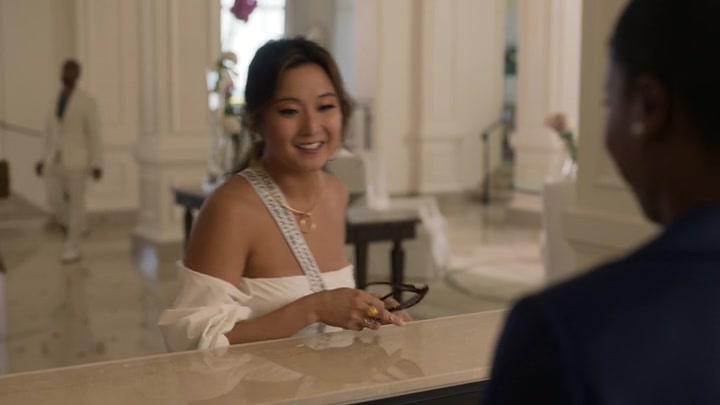 Emily_in_Paris_S02E02_WEBRip_x264-ION10_1015.jpg