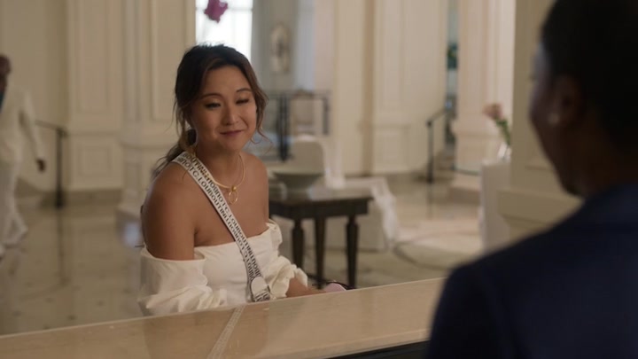 Emily_in_Paris_S02E02_WEBRip_x264-ION10_1018.jpg