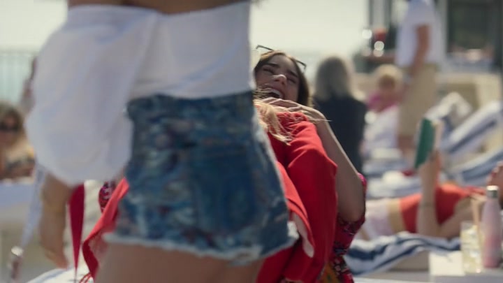 Emily_in_Paris_S02E02_WEBRip_x264-ION10_1041.jpg Emily_in_Paris_S02E02_WEBRip_x264-ION10_1041.jpg