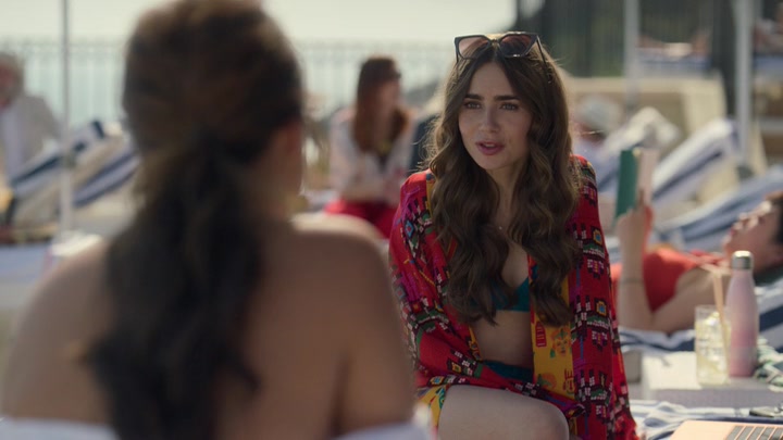 Emily_in_Paris_S02E02_WEBRip_x264-ION10_1077.jpg