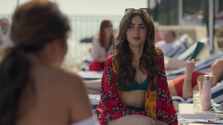 Emily_in_Paris_S02E02_WEBRip_x264-ION10_1091.jpg