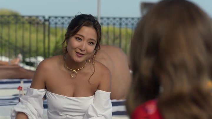 Emily_in_Paris_S02E02_WEBRip_x264-ION10_1112.jpg
