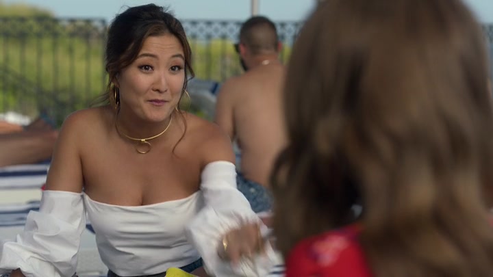 Emily_in_Paris_S02E02_WEBRip_x264-ION10_1116.jpg