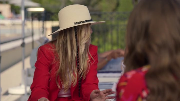 Emily_in_Paris_S02E02_WEBRip_x264-ION10_1146.jpg Emily_in_Paris_S02E02_WEBRip_x264-ION10_1146.jpg