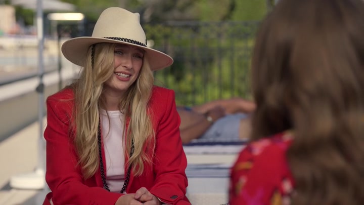 Emily_in_Paris_S02E02_WEBRip_x264-ION10_1188.jpg