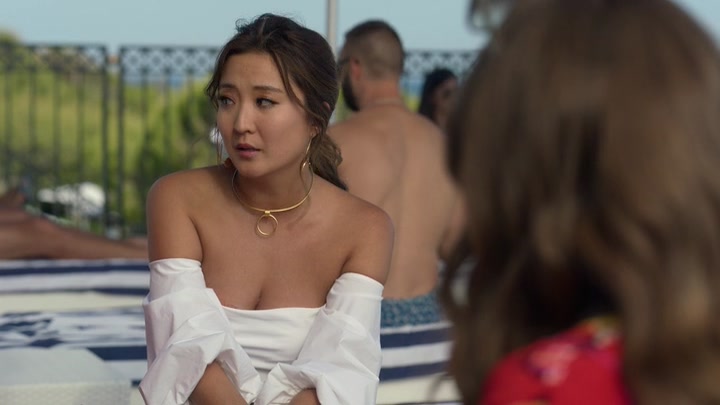 Emily_in_Paris_S02E02_WEBRip_x264-ION10_1190.jpg