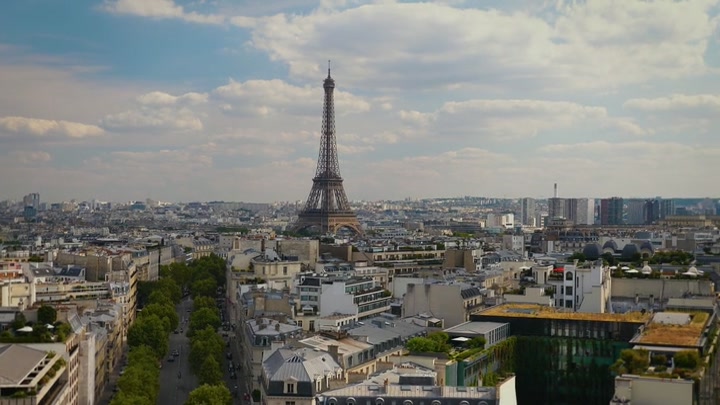 Emily_in_Paris_S02E02_WEBRip_x264-ION10_1198.jpg Emily_in_Paris_S02E02_WEBRip_x264-ION10_1198.jpg