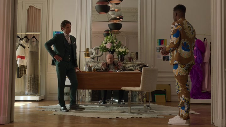 Emily_in_Paris_S02E02_WEBRip_x264-ION10_1211.jpg