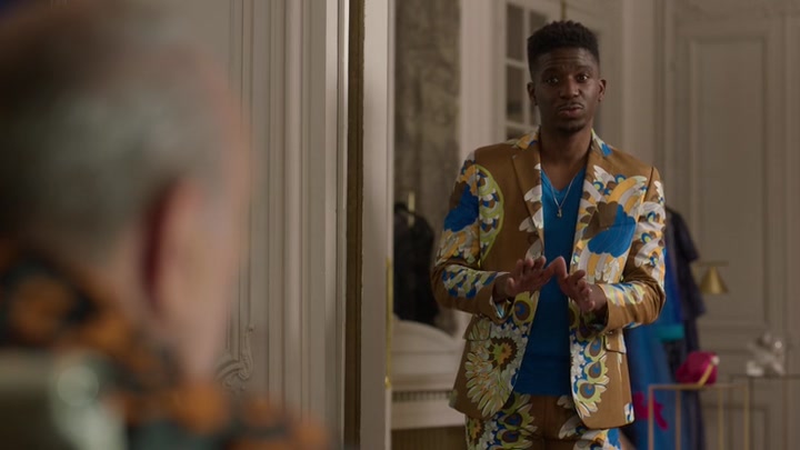 Emily_in_Paris_S02E02_WEBRip_x264-ION10_1217.jpg