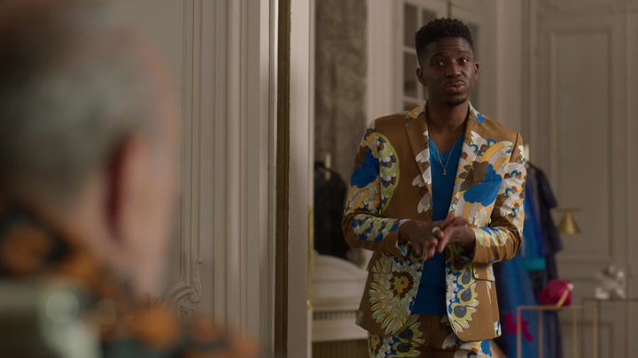 Emily_in_Paris_S02E02_WEBRip_x264-ION10_1218.jpg